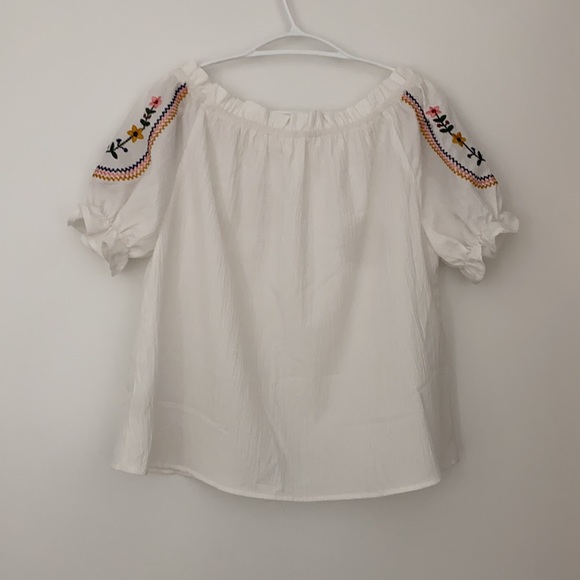 Off the Shoulder White Top - Picture 2 of 2